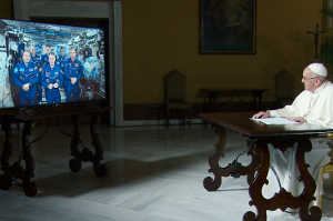 Francisco en una videoconferencia con los triplantes de la Estaci�n Espacial Internacional, ISS