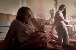 Carla se despierta de ¿una pesadilla? en la casa de acogida para menores Carla se despierta de ¿una pesadilla? en la casa de acogida para menores