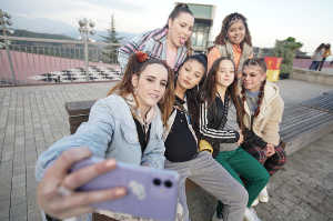 El grupo de chicas protagonistas divirti�ndose