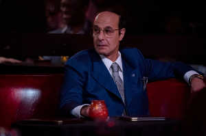 Clive Davis (Stanley Tucci) fue el descubridor de Whitney Houston