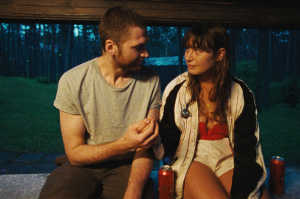 Elena (Greta Grineviciute) junto a Dovydas (Kestutis Cicenas)