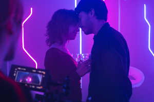 Isa (Greta Fernández) y Guillem (Alejandro Pau) tienen una relación poliamorosa Isa (Greta Fernández) y Guillem (Alejandro Pau) tienen una relación poliamorosa