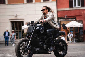 El villano Dante (Jason Momoa)