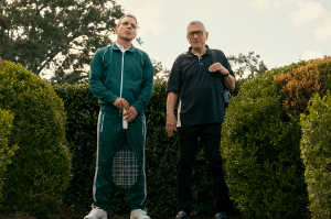 Sebastian (Sebastian Maniscalco) junto a su padre, Salvo (Robert De Niro)