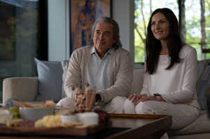 Allison Becker (Laura Benanti) y Laird Becker (Matthew Broderick) son los padres de Percy
