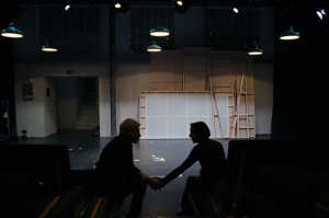 Carme Elías junto a Juan Carlos Corazza trabajando, y sientiendo, los textos teatrales Carme Elías junto a Juan Carlos Corazza trabajando, y sientiendo, los textos teatrales
