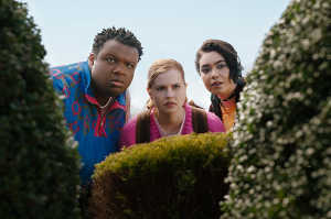 De izquierda a derecha: Damian (Jaquel Spivey), Cady Heron (Angourie Rice) y 
					  Janis (Auli'i Cravalho)