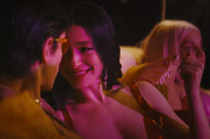 Ani (Mikey Madison) e Ivan (Mark Eidelshtein) en su salsa Ani (Mikey Madison) e Ivan (Mark Eidelshtein) en su salsa