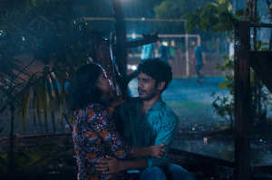 Anu (Divya Prabha) junto a su novio