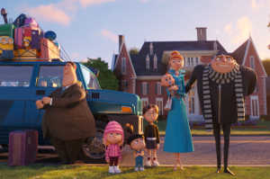 Gru con su familia al completo: su media naranja Lucy, Margo, Edith, Agnes y Gru junios junto a Silas Ramsbottom