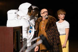 Lance Vespertine (Jim Rash), el recuerdo a Stanley Kubrick