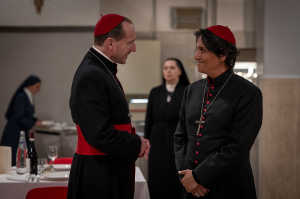 El cardenal Lawrence charlando con el cardenal Ben�tez (Carlos Diehz)