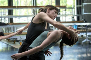 Blanca en los ensayos de sus clases de danza moderna
