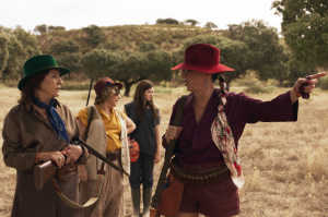 De derecha a izquierda: Rosa (Rossy de Palma), Blanca (Blanca Portillo), Carmen (Carmen Machi) y, al fondo, Diana (Zo� Arnao)
