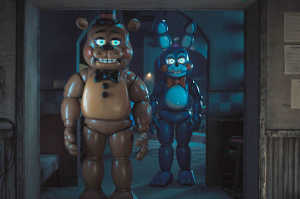 Freddy en primer plano junto a Bonnie Freddy en primer plano junto a Bonnie
