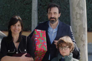 Alicia (Marian Álvarez) junto a su marido Gonzalo (Israel Elejalde) y Fer (Suso Nanclares), el hijo de este matrimonio de clase media Alicia (Marian Álvarez) junto a su marido Gonzalo (Israel Elejalde) y Fer (Suso Nanclares), el hijo de este matrimonio de clase media